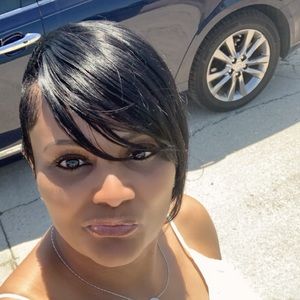 Meet your Posher, Trinell